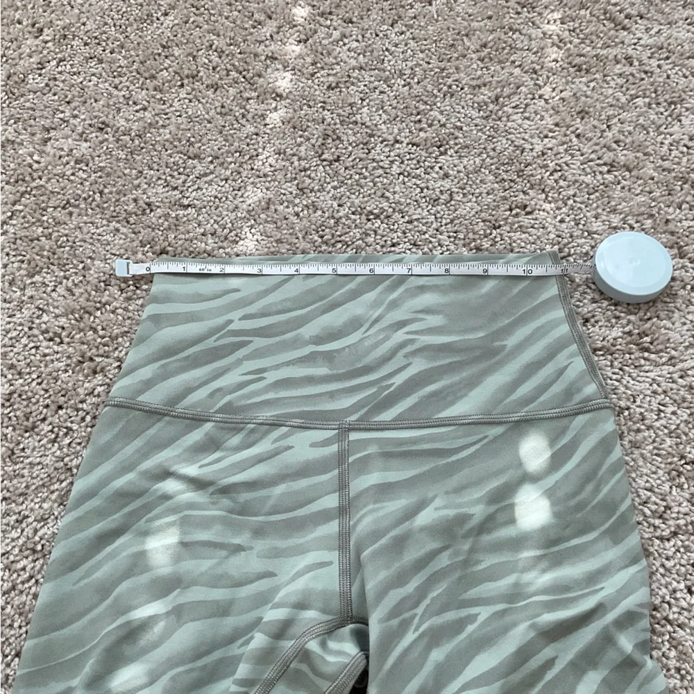 Lululemon Align Short 8” Le Tigre Camo Green Fern Multi Size 4 Bikers Sage Green